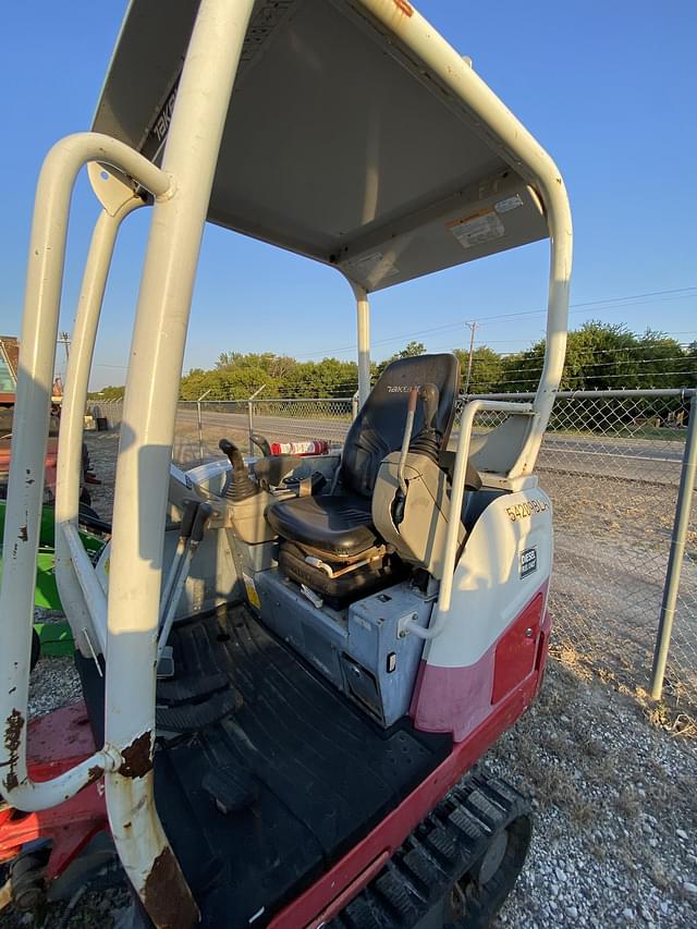 Image of Takeuchi TB230 equipment image 4