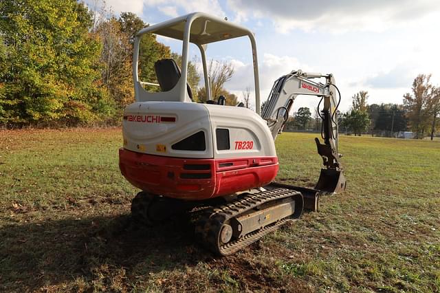 Image of Takeuchi TB230 equipment image 3