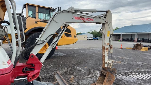 Image of Takeuchi TB230 equipment image 4