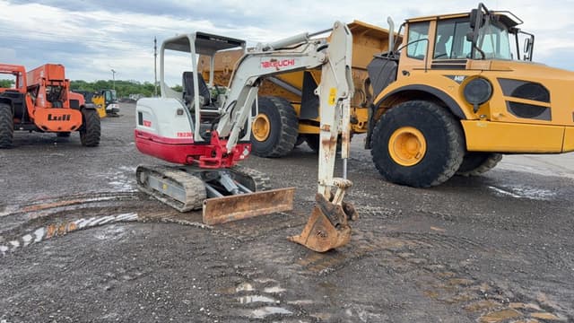 Image of Takeuchi TB230 equipment image 2