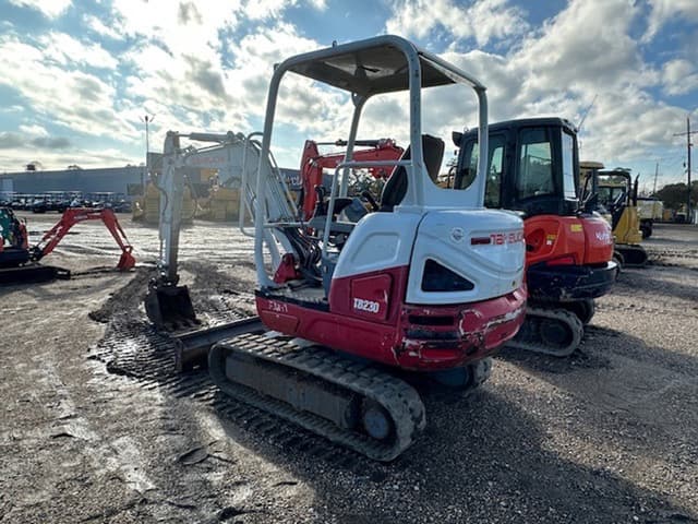 Image of Takeuchi TB230 equipment image 3