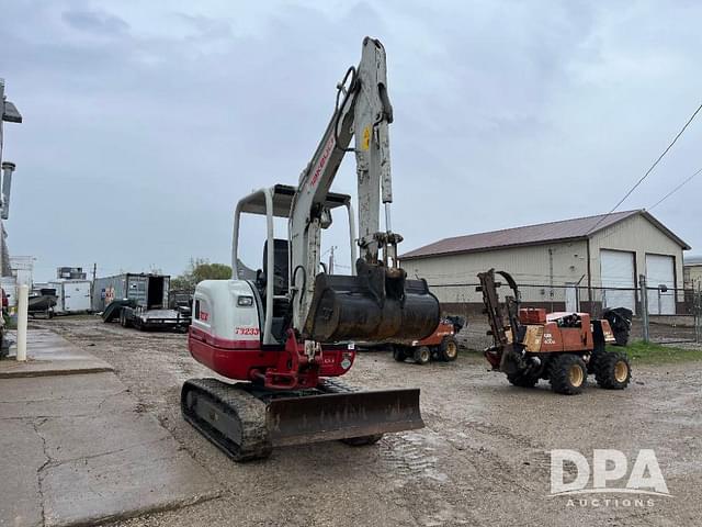 Image of Takeuchi TB230 equipment image 3