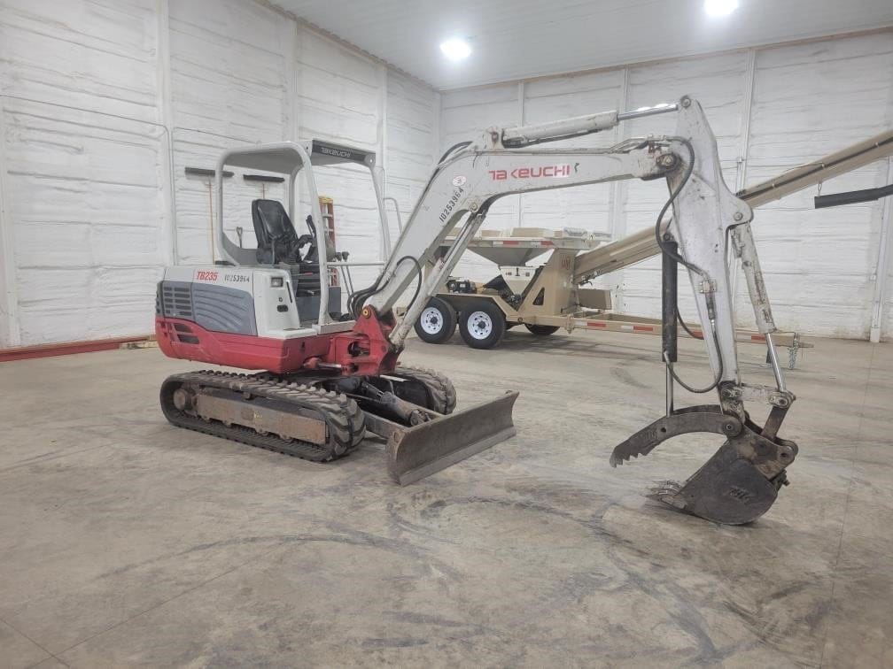 2014 Takeuchi TB235 Equipment Image0