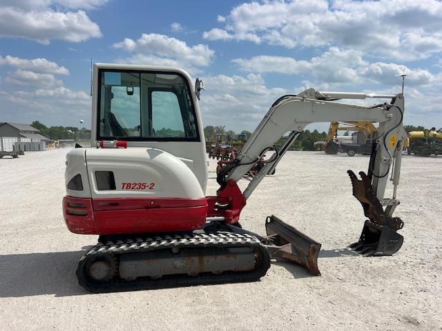Image of Takeuchi TB235-2 equipment image 4