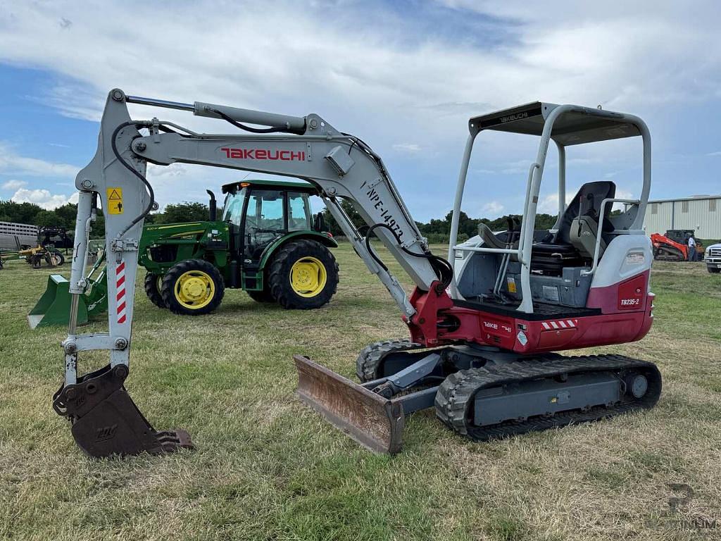 Image of Takeuchi TB235-2 Primary image