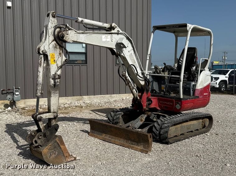 Takeuchi TB235-2 Equipment Image0