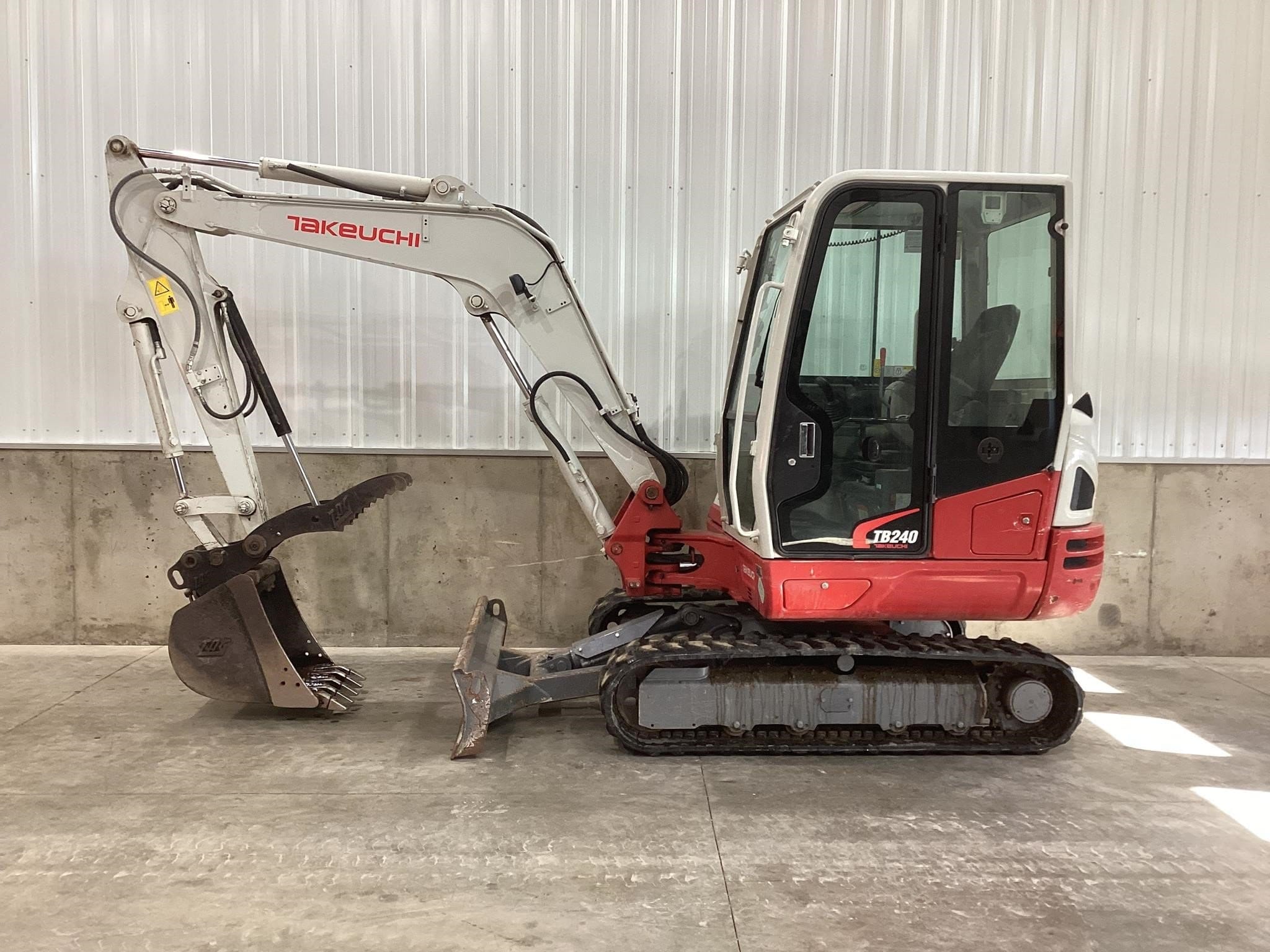 2021 Takeuchi TB240 Equipment Image0
