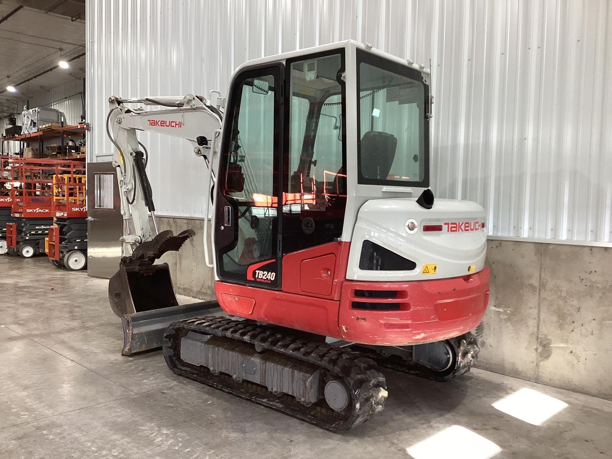 2021 Takeuchi TB240 Equipment Image0