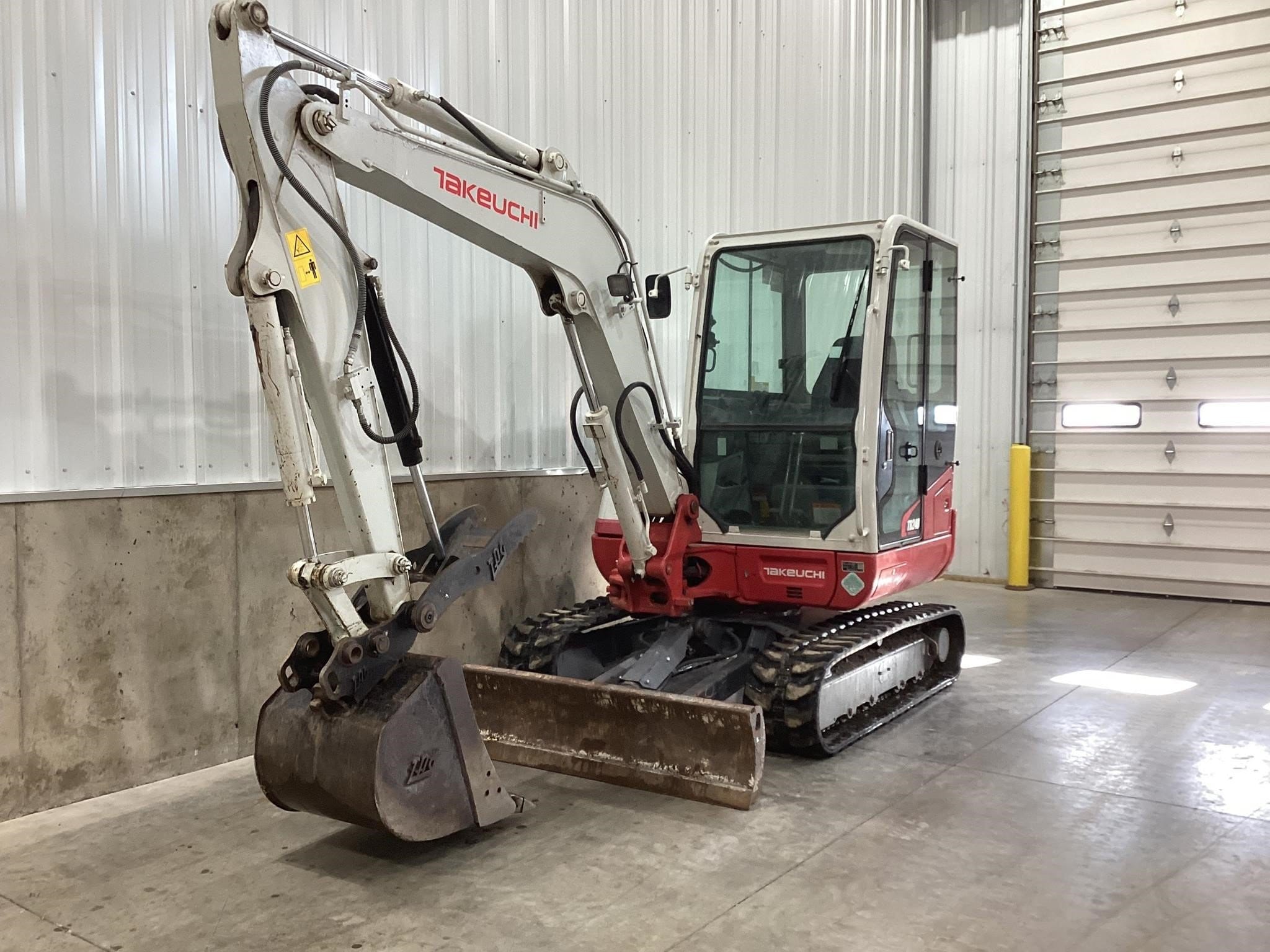 2021 Takeuchi TB240 Equipment Image0