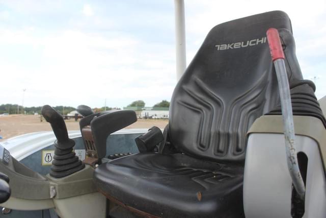 Image of Takeuchi TB240 equipment image 4