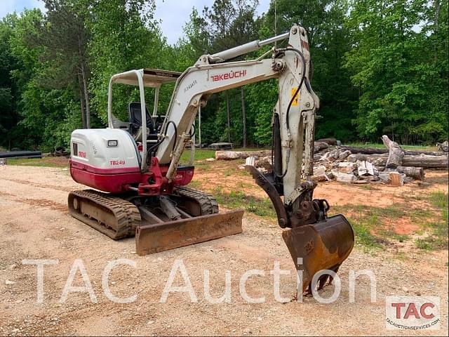 Image of Takeuchi TB240 equipment image 2
