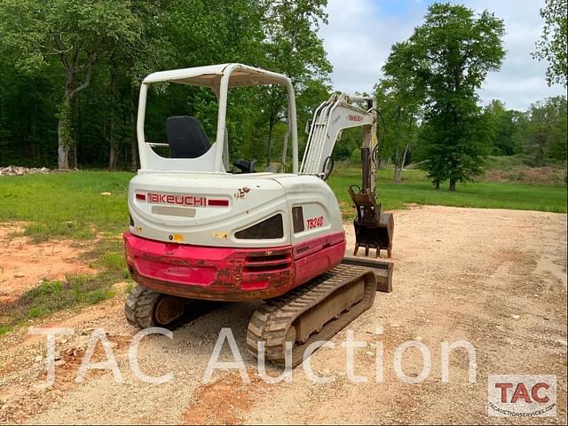 Image of Takeuchi TB240 equipment image 4