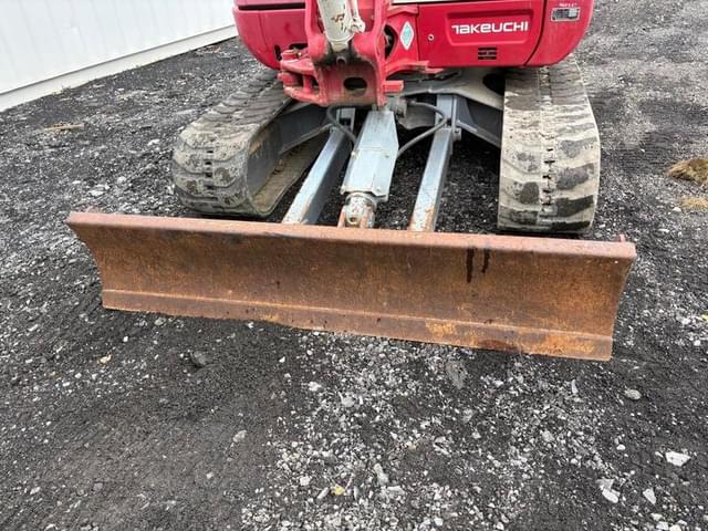 Image of Takeuchi TB240 equipment image 4