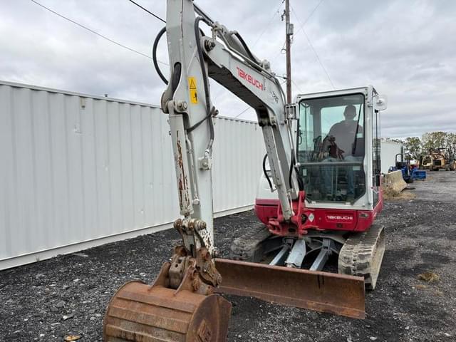 Image of Takeuchi TB240 equipment image 3