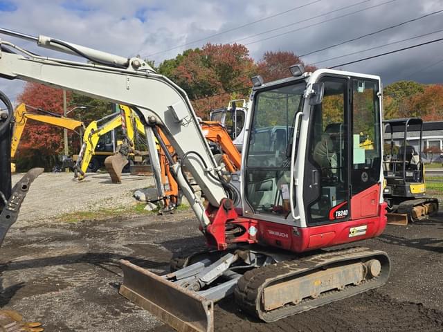 Image of Takeuchi TB240 equipment image 3