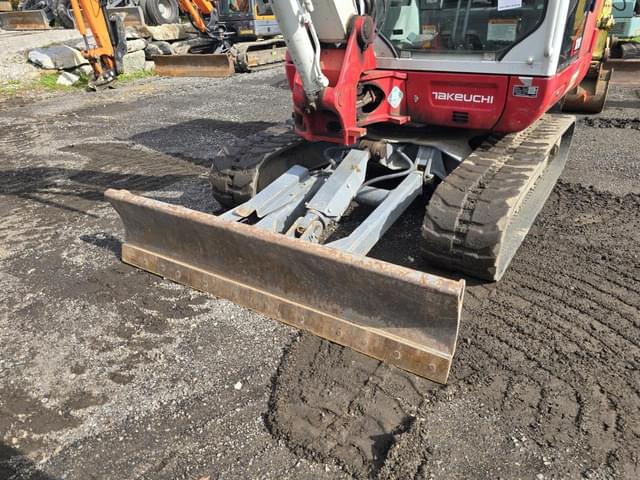 Image of Takeuchi TB240 equipment image 4