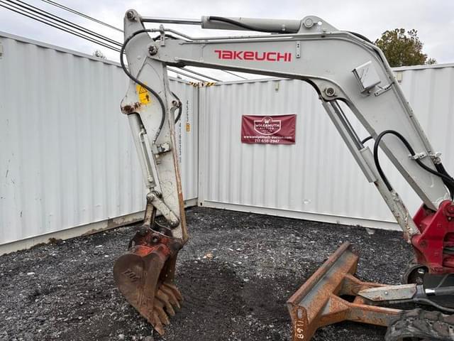 Image of Takeuchi TB240 equipment image 3