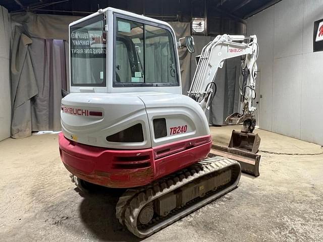 Image of Takeuchi TB240 equipment image 4