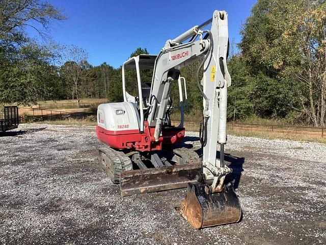 Image of Takeuchi TB240 equipment image 3