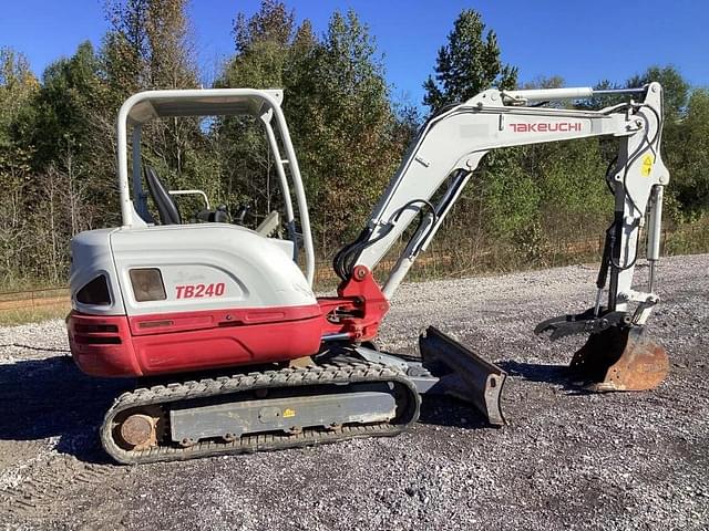 Image of Takeuchi TB240 equipment image 4