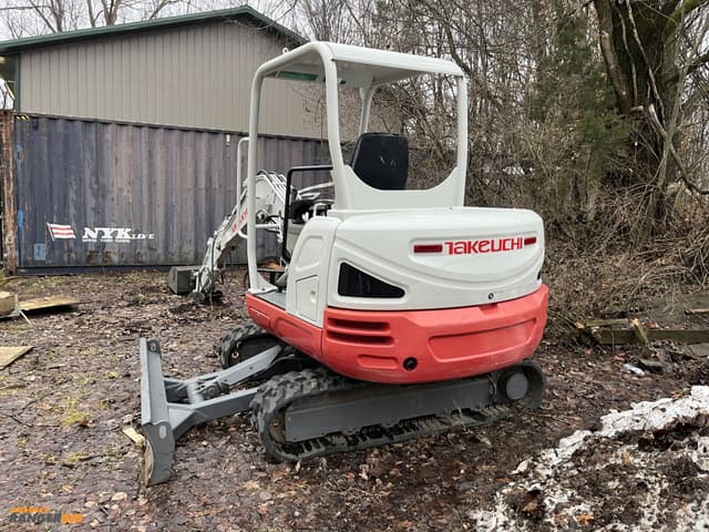 Image of Takeuchi TB240 equipment image 2