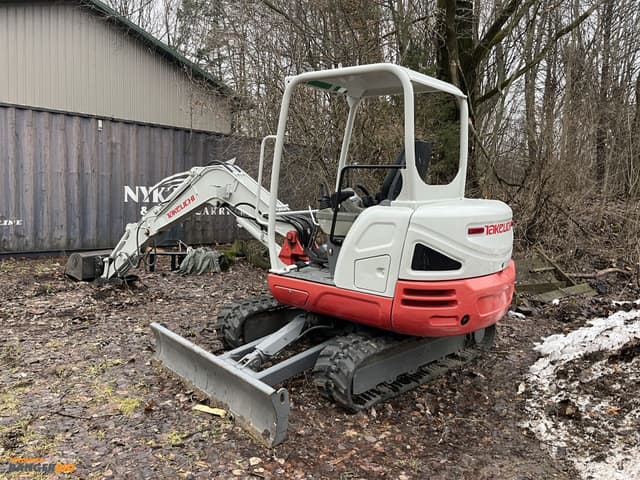 Image of Takeuchi TB240 equipment image 1