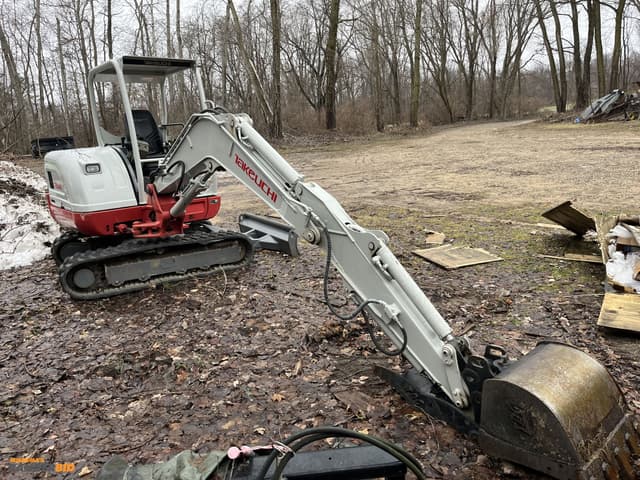 Image of Takeuchi TB240 equipment image 4