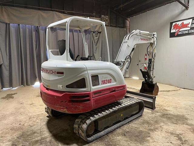 Image of Takeuchi TB240 equipment image 4