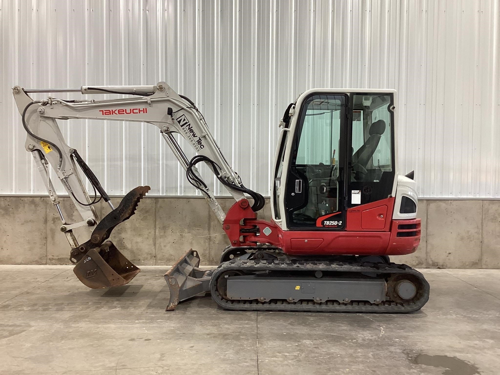 2021 Takeuchi TB250-2 Equipment Image0