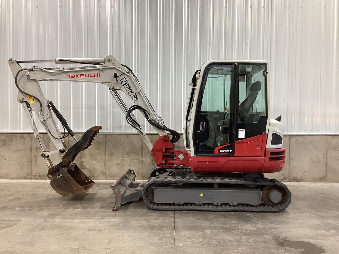 Image of Takeuchi TB250-2 Image 0