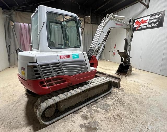Image of Takeuchi TB250 equipment image 4