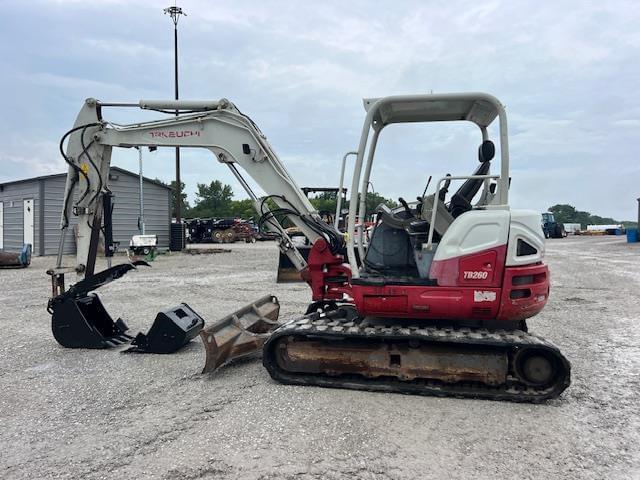 Image of Takeuchi TB260 equipment image 2