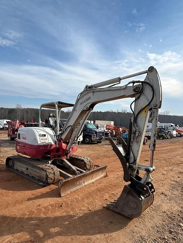 Image of Takeuchi TB260 equipment image 1