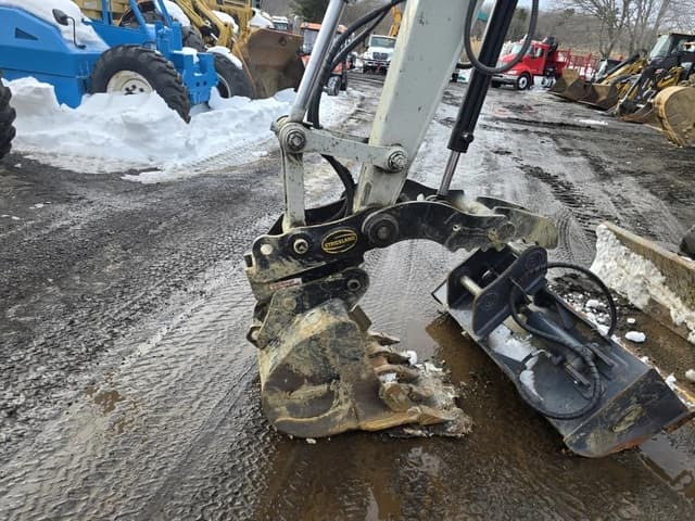 Image of Takeuchi TB260 equipment image 1