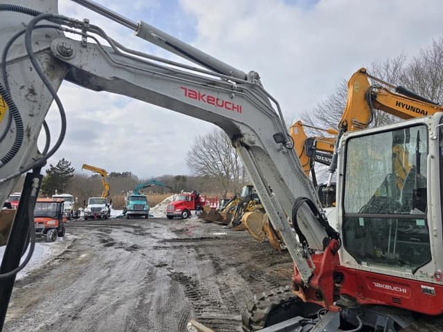 Image of Takeuchi TB260 equipment image 3