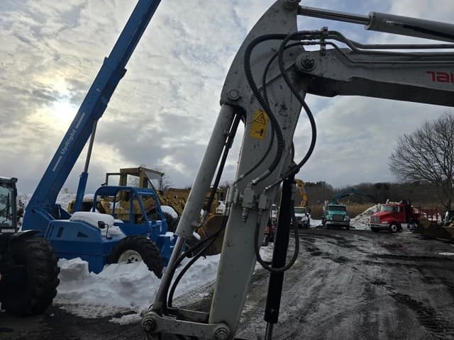 Image of Takeuchi TB260 equipment image 2