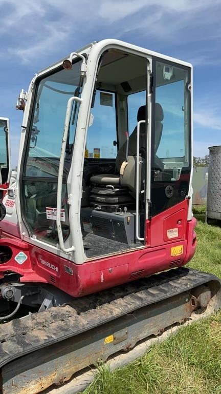 Image of Takeuchi TB260 equipment image 3