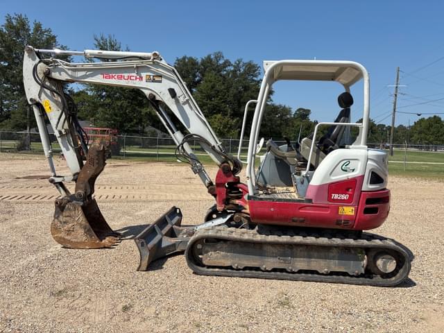 Image of Takeuchi TB260 equipment image 4