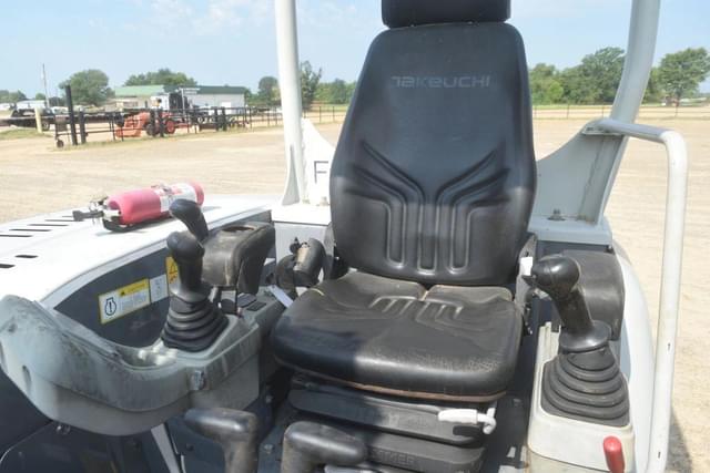Image of Takeuchi TB260 equipment image 4