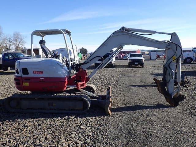 Image of Takeuchi TB260 equipment image 2