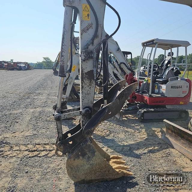 Image of Takeuchi TB260 equipment image 1