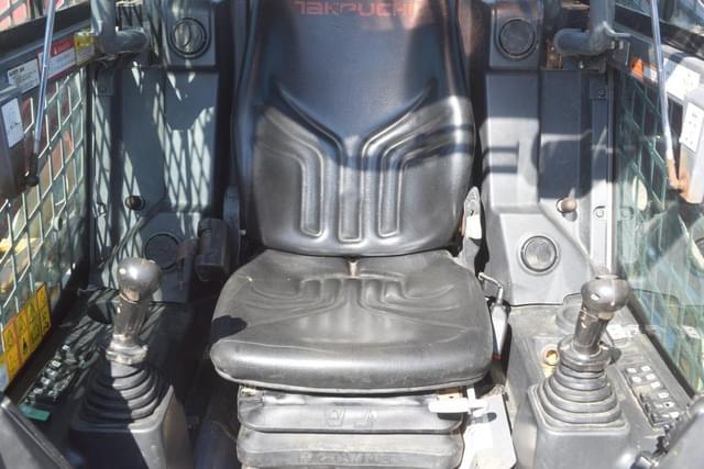 Image of Takeuchi TL12V2 equipment image 4