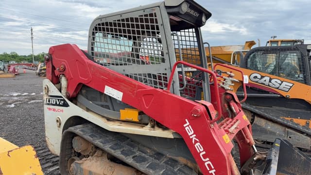 Image of Takeuchi TL10V2 equipment image 4