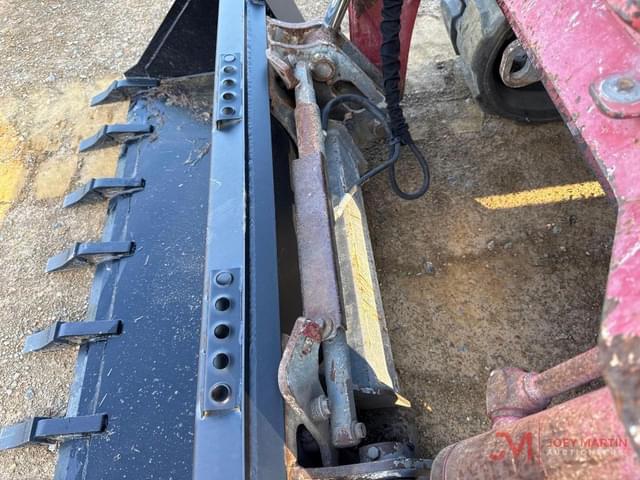 Image of Takeuchi TL10V2 equipment image 4