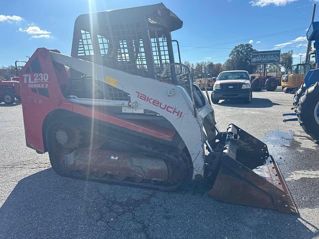 Image of Takeuchi TL230 equipment image 2