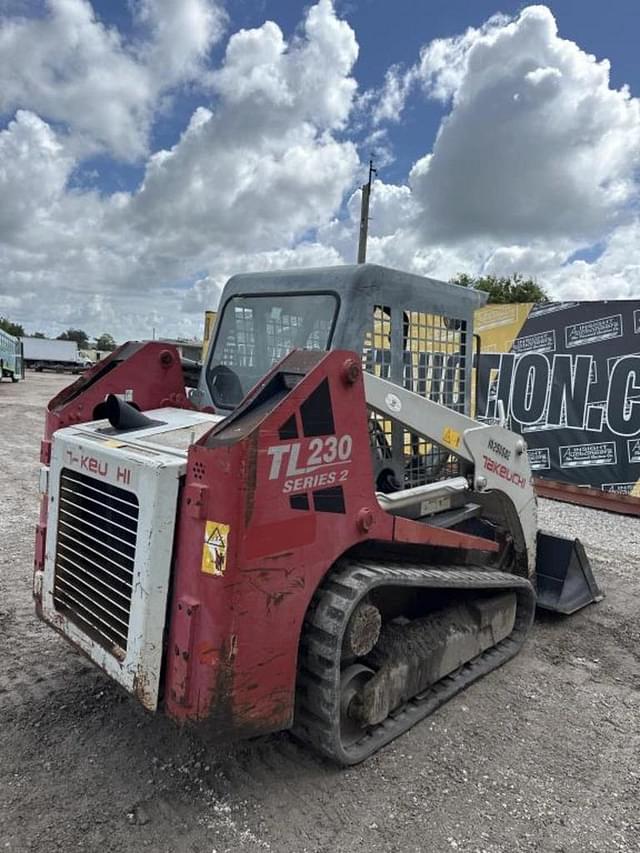 Image of Takeuchi TL230 equipment image 3