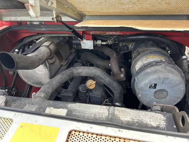 Image of Takeuchi TL230 equipment image 2