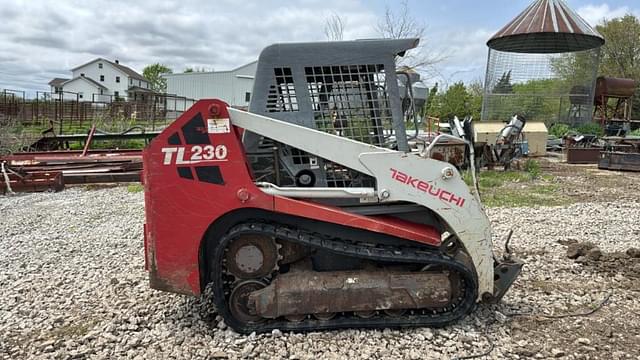 Image of Takeuchi TL230 equipment image 2