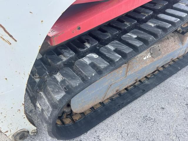 Image of Takeuchi TL240 equipment image 4