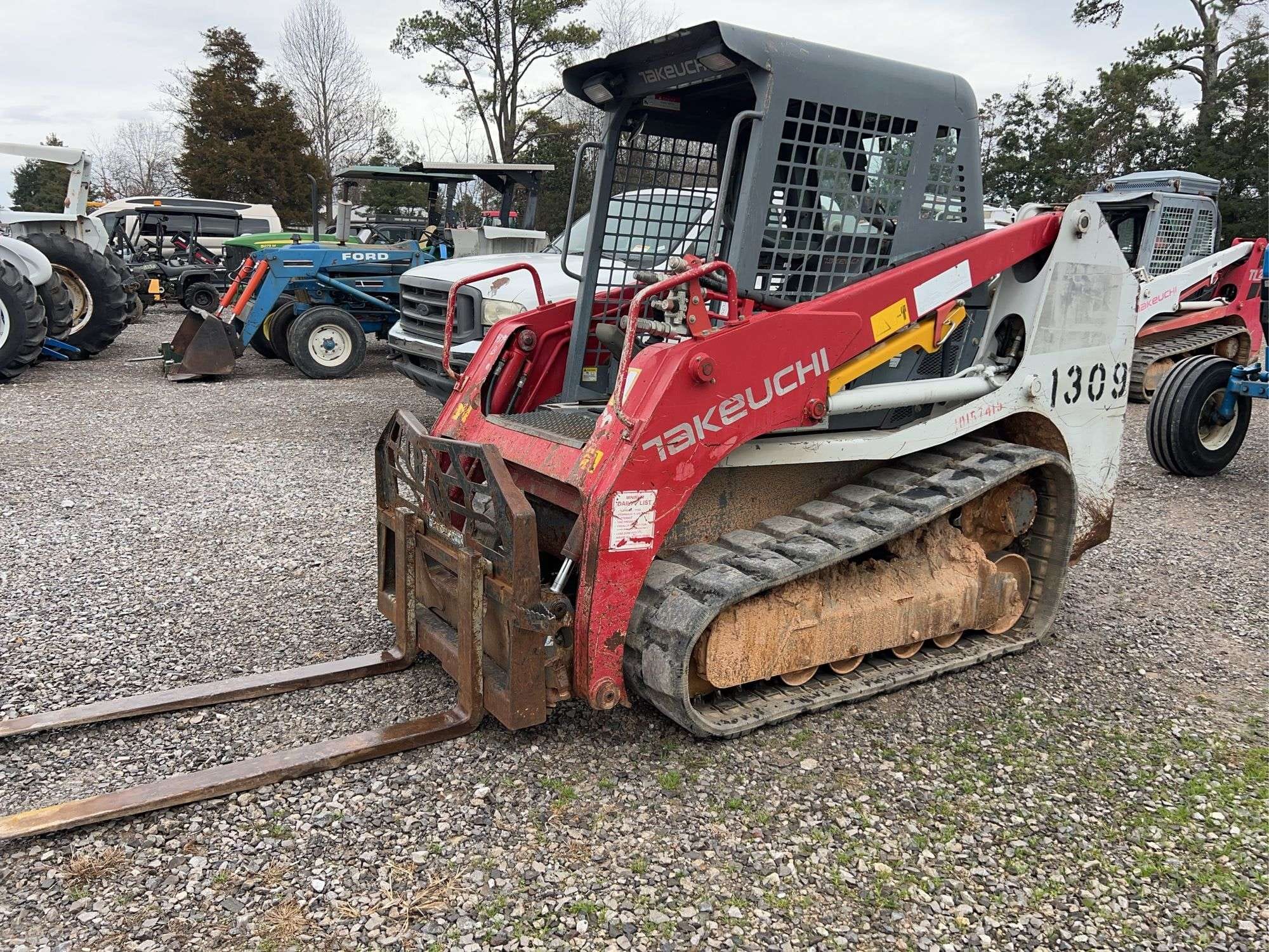 Takeuchi TL8 Equipment Image0